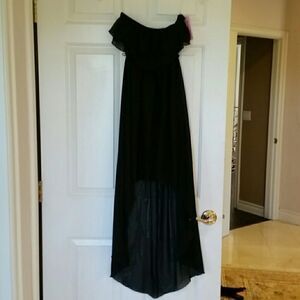 New SOPRANO Black long dress size small!.